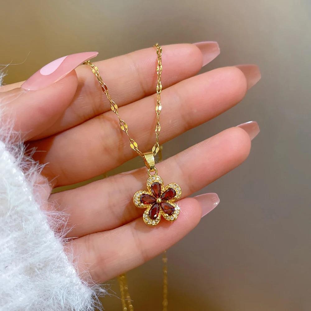 Colar Floral Essence Rawve – Exclusividade em Design Atemporal